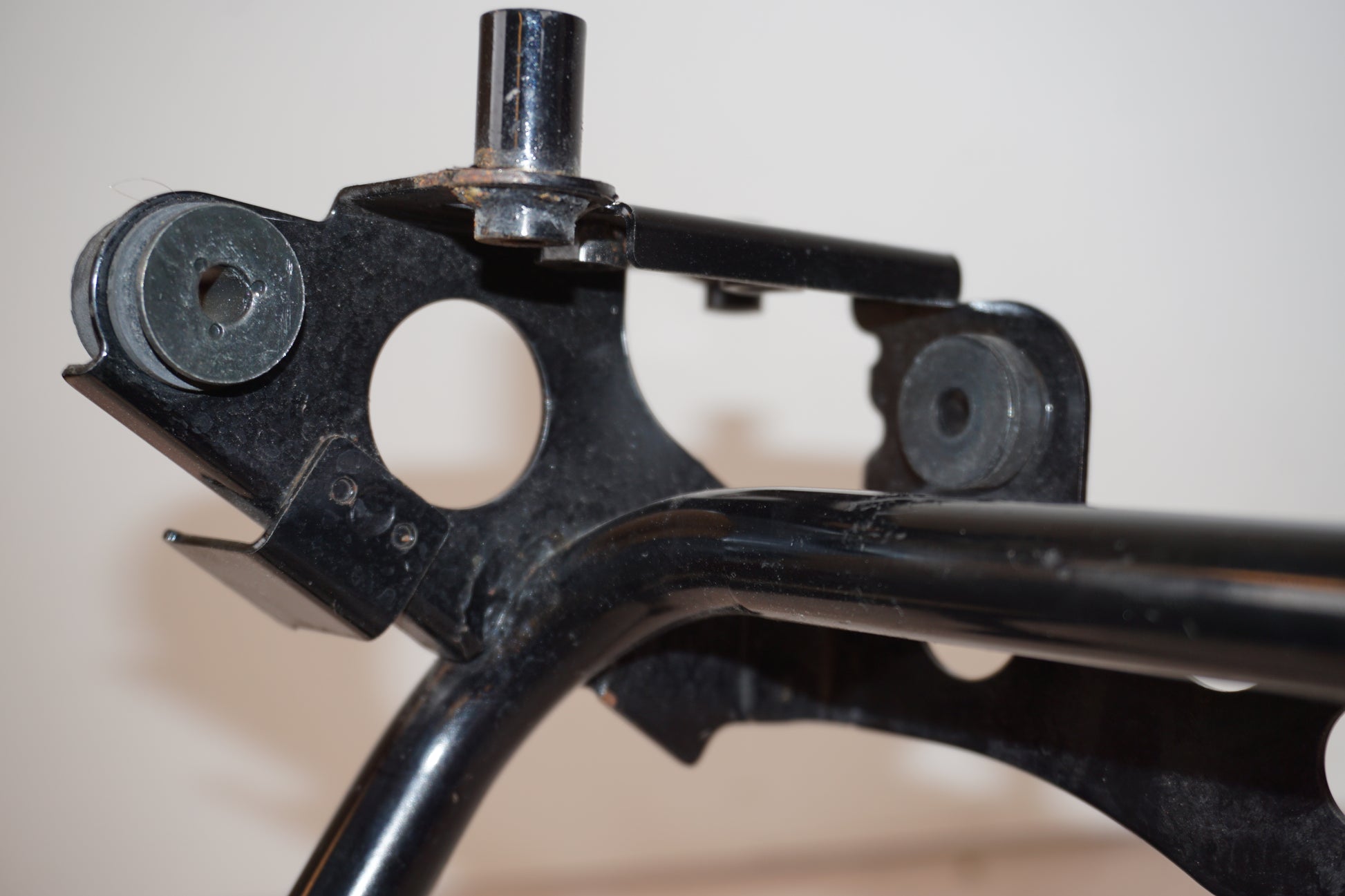 Extrabilder på Strålkastarfäste från en Kawasaki Versys 650 -2007 motorcykel.