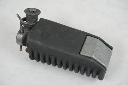 Baksidan på Fotpinne från en BMW R 1100 R -1995 motorcykel.