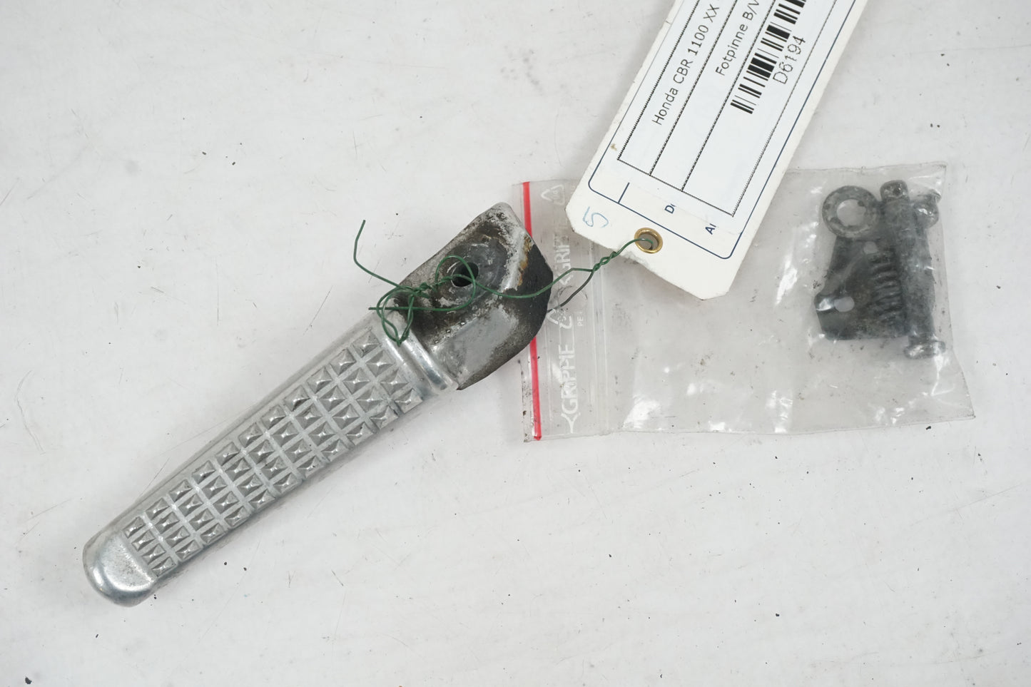 Framsidan på Fotpinne från en Honda CBR 1100 XX -2006 motorcykel.