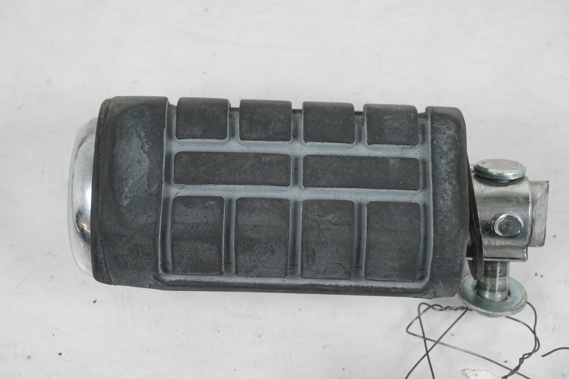 Framsidan på Fotpinne från en Honda VT 1100 C -1995 motorcykel.