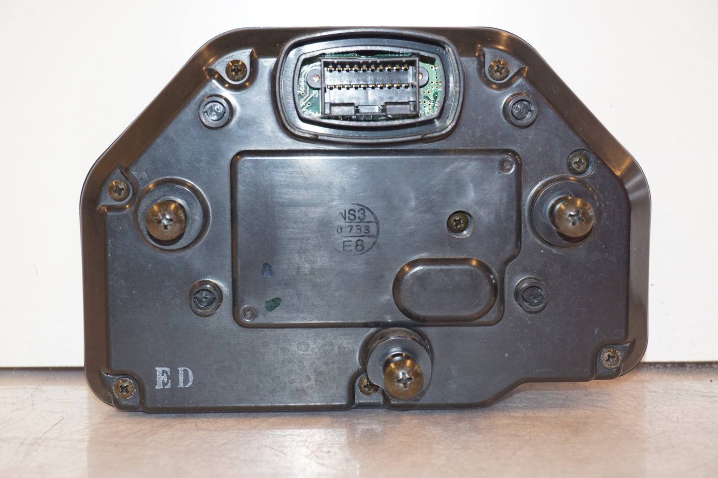 Snett nerifrån på Instrumentpanel från en Honda CBR 600 RR -2003 motorcykel.