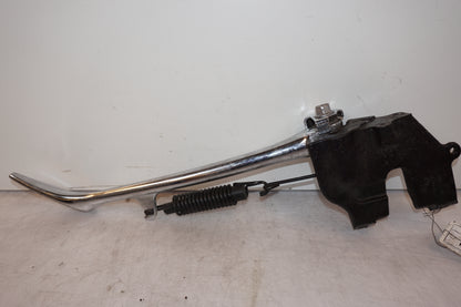 Framsidan på Sidostöd från en Yamaha XVS 1300 -2008 motorcykel.