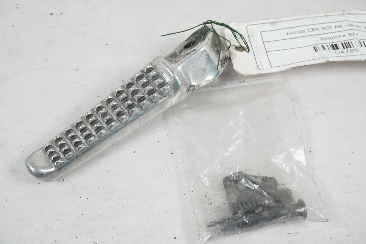 Framsidan på Fotpinne från en Honda CBR 900 RR -1998 motorcykel.