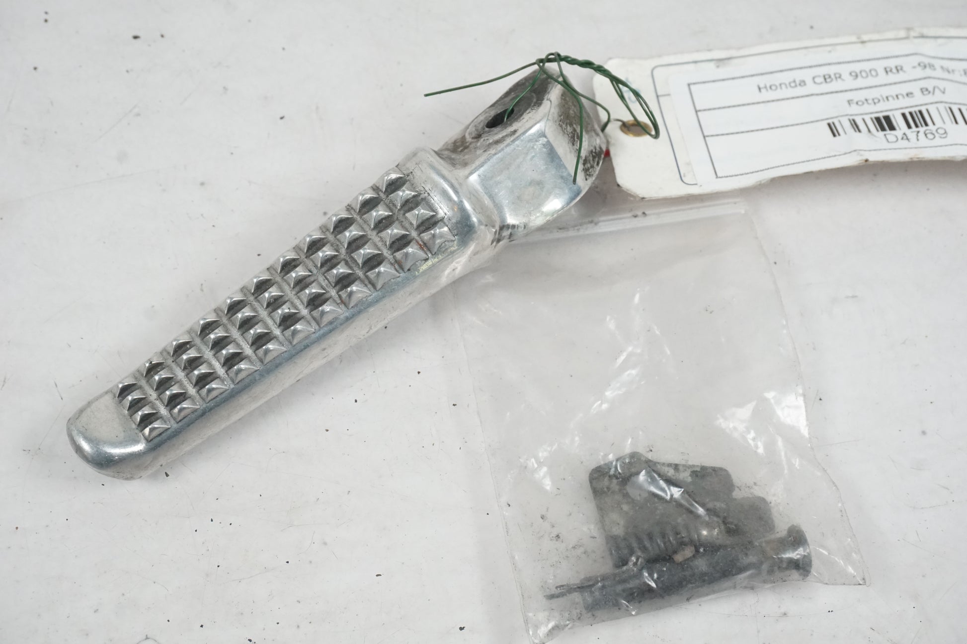 Framsidan på Fotpinne från en Honda CBR 900 RR -1998 motorcykel.