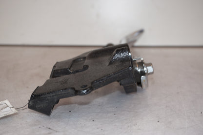 Snett nerifrån på Sidostöd från en Yamaha XVS 1300 -2008 motorcykel.