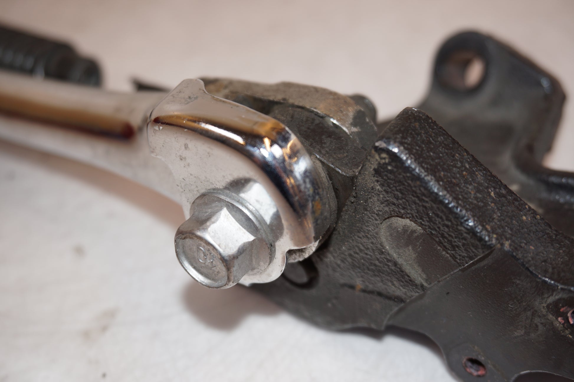 Extrabild1 på Sidostöd från en Yamaha XVS 1300 -2008 motorcykel.