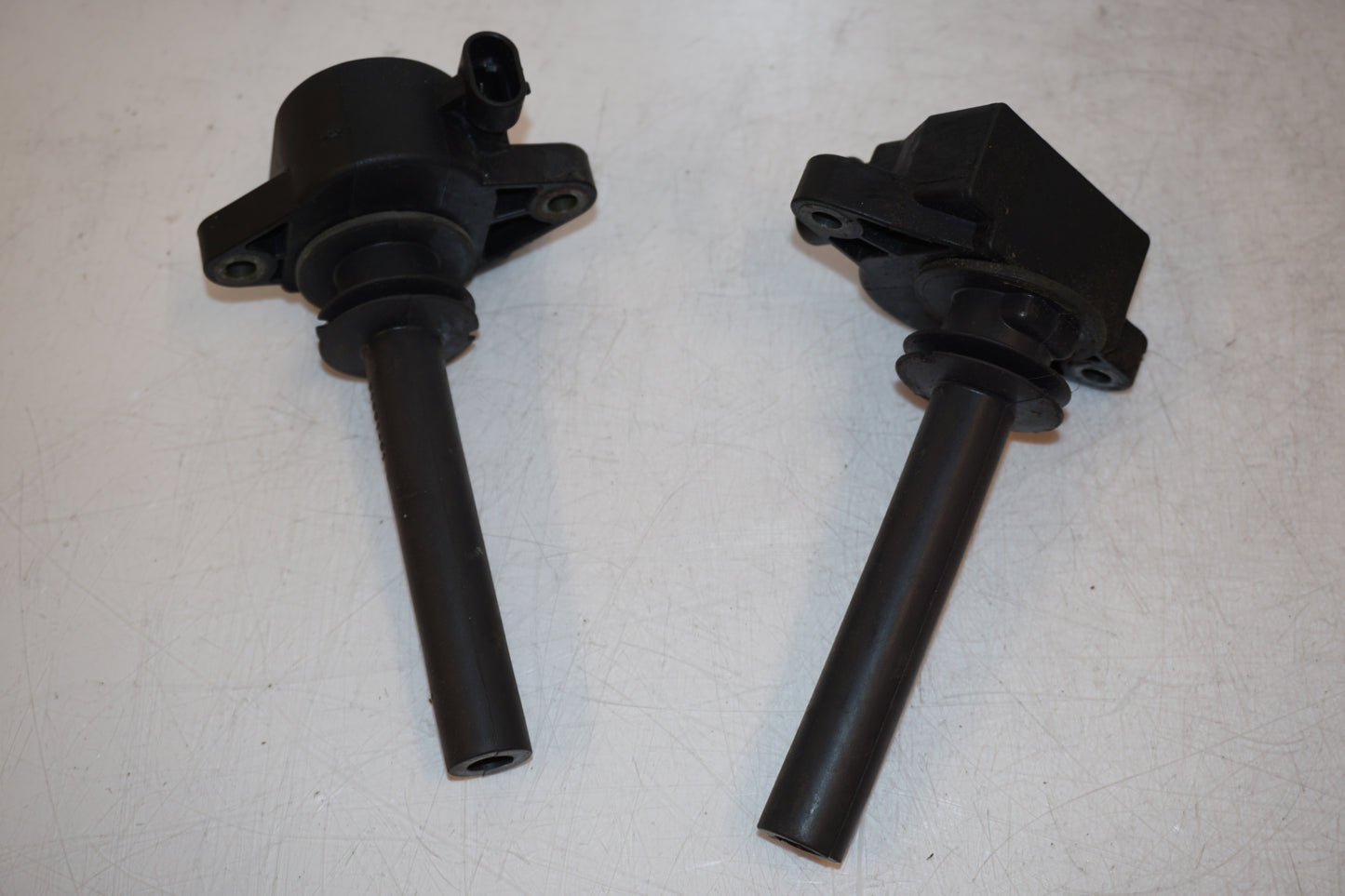 Framsidan på Tändspole från en H-D V-Rod 1130 -2006 motorcykel.