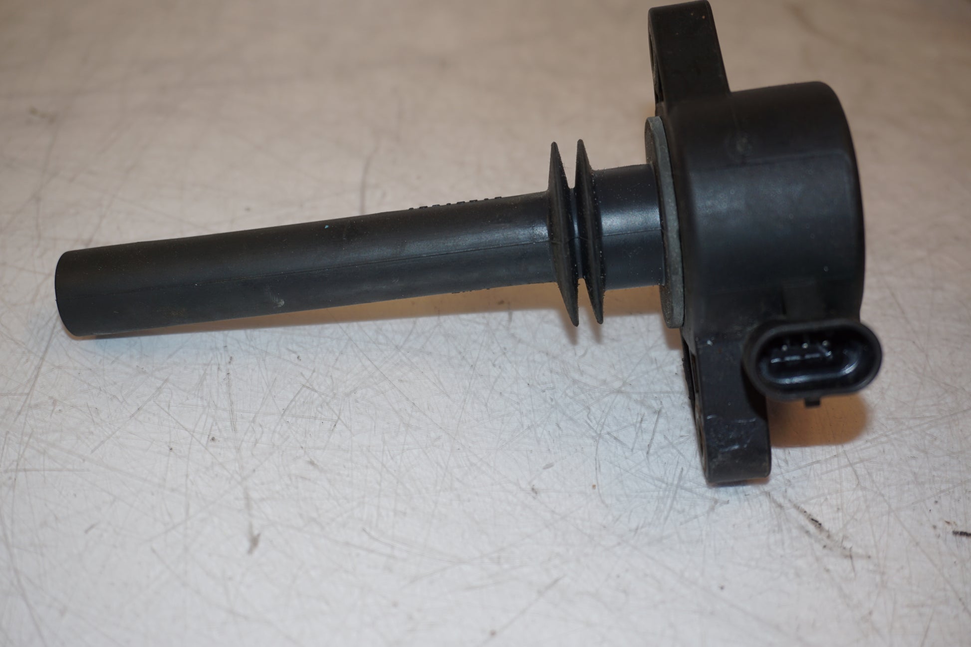 Höger sida på Tändspole från en H-D V-Rod 1130 -2006 motorcykel.