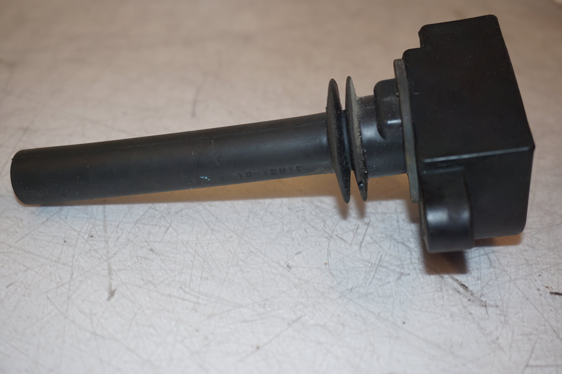 Vänster sida på Tändspole från en H-D V-Rod 1130 -2006 motorcykel.