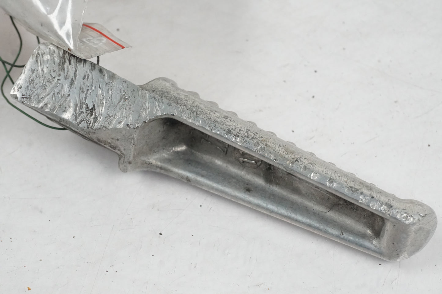 Vänster sida på Fotpinne från en Honda CBR 900 RR -2002 motorcykel.