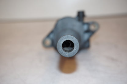 Snett nerifrån på Tändspole från en H-D V-Rod 1130 -2006 motorcykel.