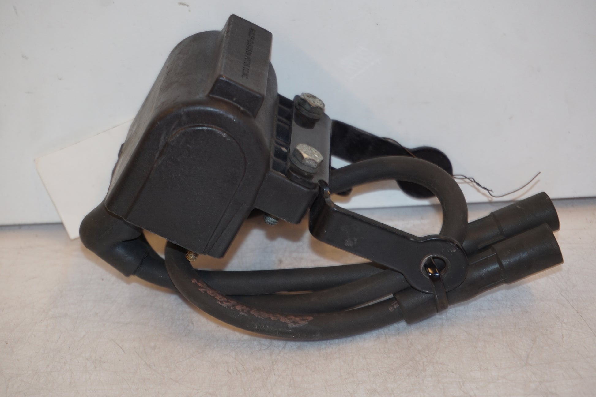 Baksidan på Tändspole från en H-D Sportster 1200 XL1200C -1999 motorcykel.