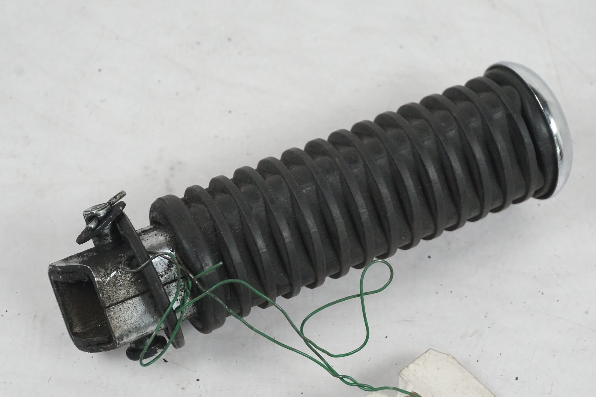 Baksidan på Fotpinne från en Honda VT 750 -2004 motorcykel.