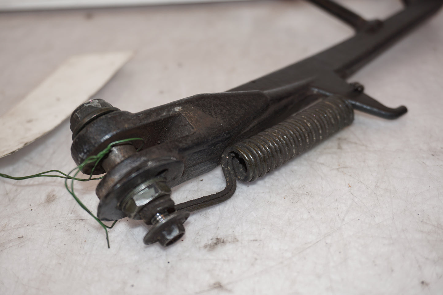 Snett uppifrån på Sidostöd från en Honda CB 1300 F -2004 motorcykel.