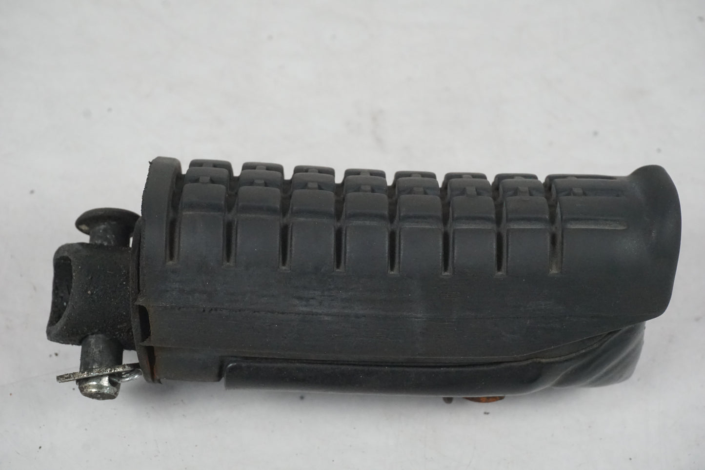 Framsidan på Fotpinne från en Honda CBF 125 -2010 motorcykel.