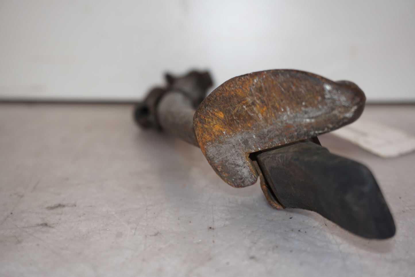 Baksidan på Sidostöd från en Honda VF 750 C -1983 motorcykel.