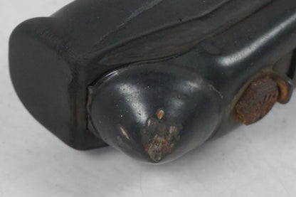 Vänster sida på Fotpinne från en Honda CBF 125 -2010 motorcykel.