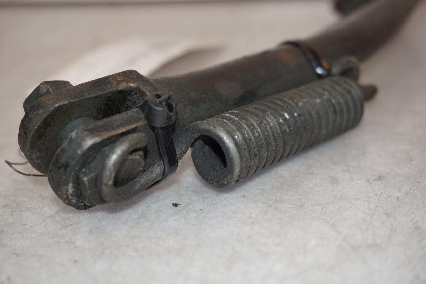 Snett uppifrån på Sidostöd från en Honda VF 750 C -1983 motorcykel.