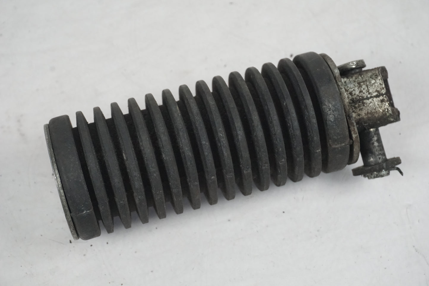 Baksidan på Fotpinne från en Honda XL 600 V -1995 motorcykel.