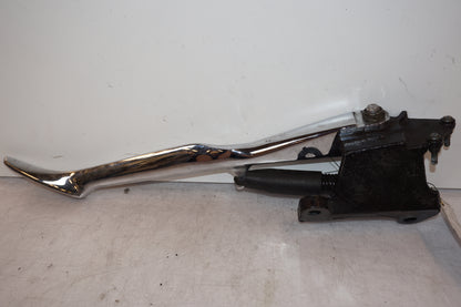 Framsidan på Sidostöd från en Yamaha XV 1900 -2007 motorcykel.