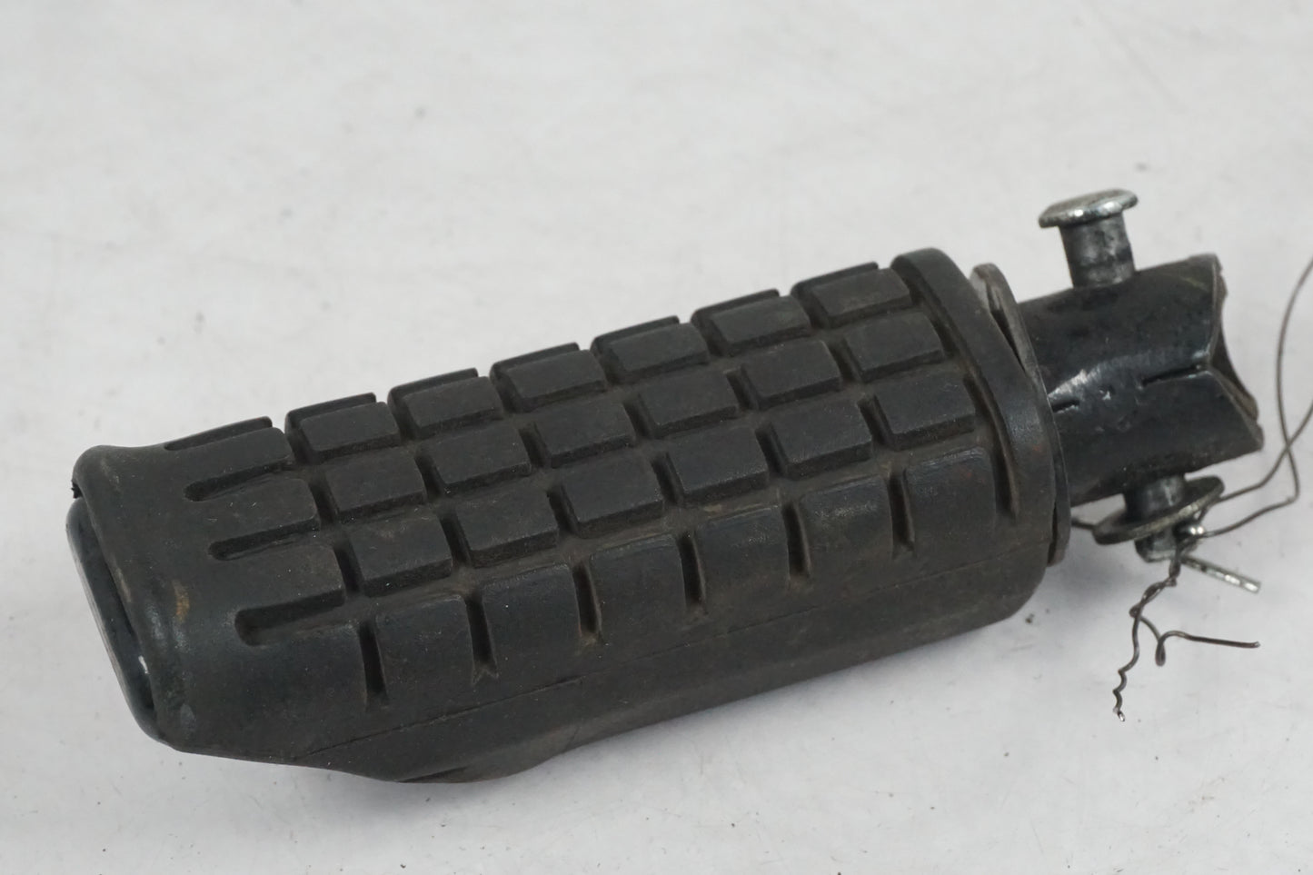 Framsidan på Fotpinne från en Honda CBR 125 R -2011 motorcykel.