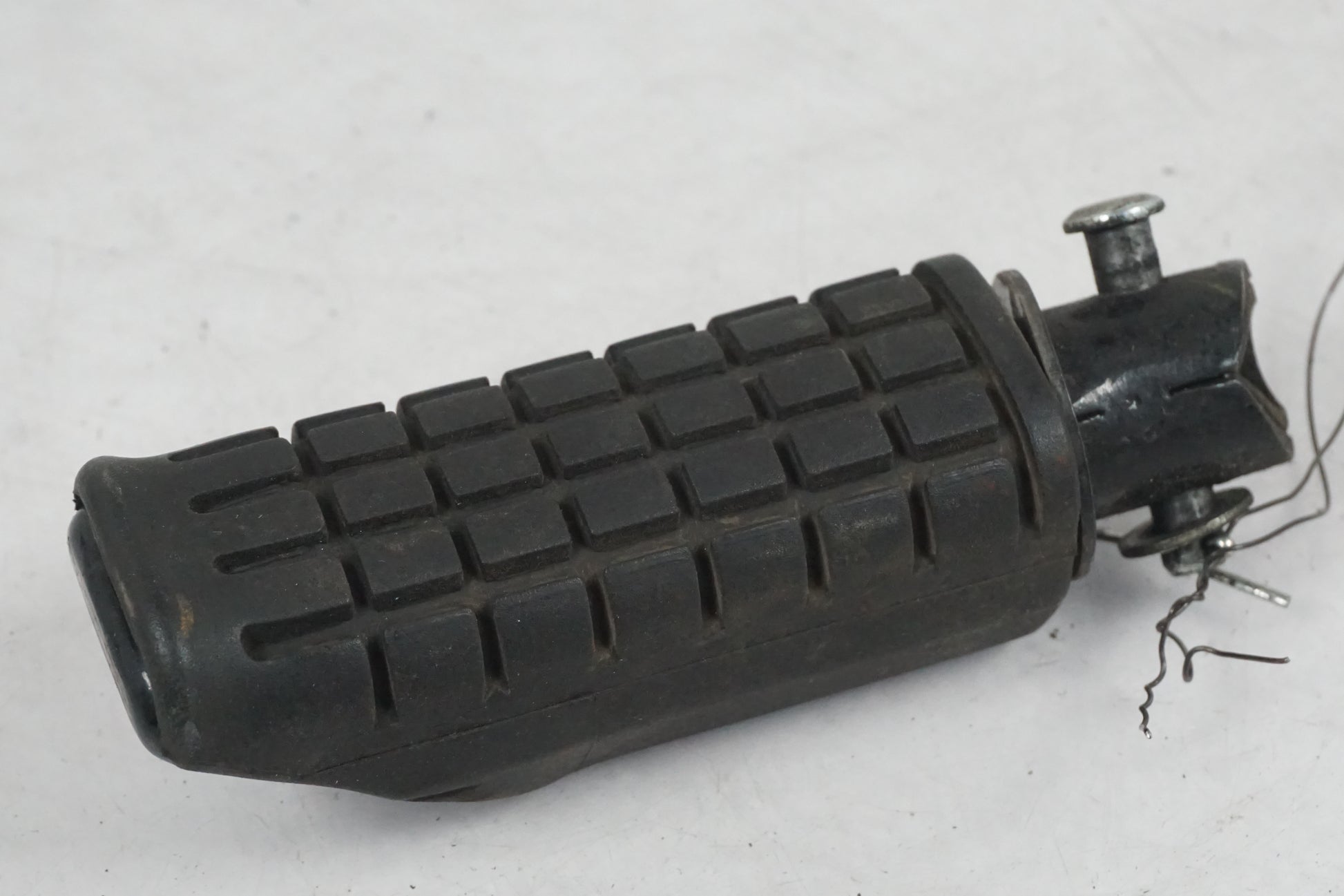 Framsidan på Fotpinne från en Honda CBR 125 R -2011 motorcykel.