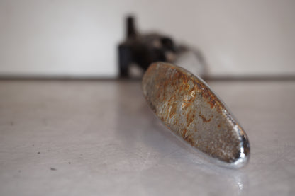 Snett uppifrån på Sidostöd från en Yamaha XV 1900 -2007 motorcykel.