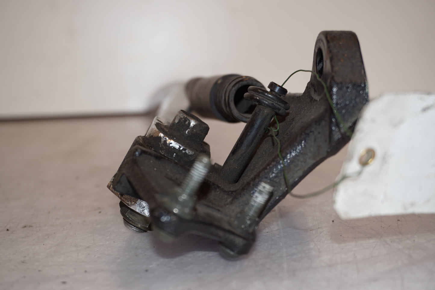 Snett nerifrån på Sidostöd från en Yamaha XV 1900 -2007 motorcykel.