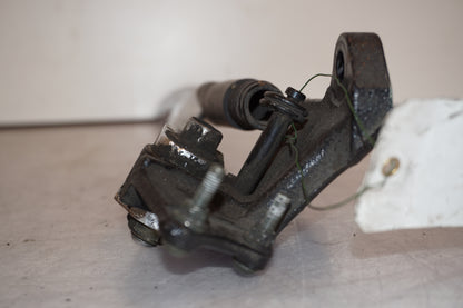 Snett nerifrån på Sidostöd från en Yamaha XV 1900 -2007 motorcykel.