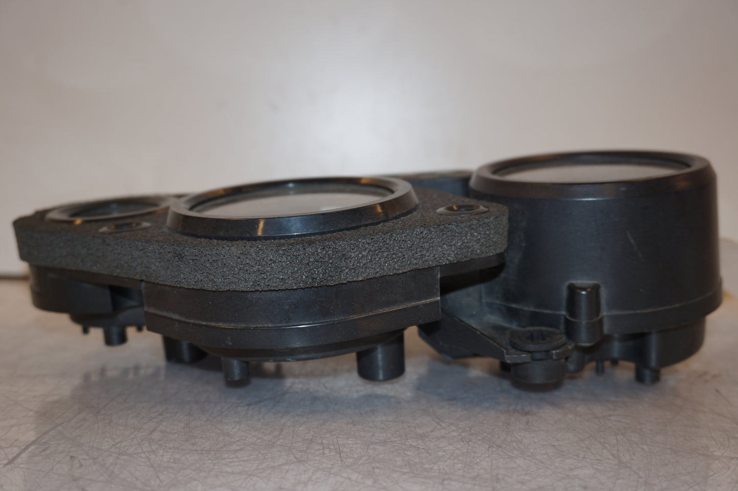 Vänster sida på Instrumenthus från en Honda CBR 900 RR -1996 motorcykel.