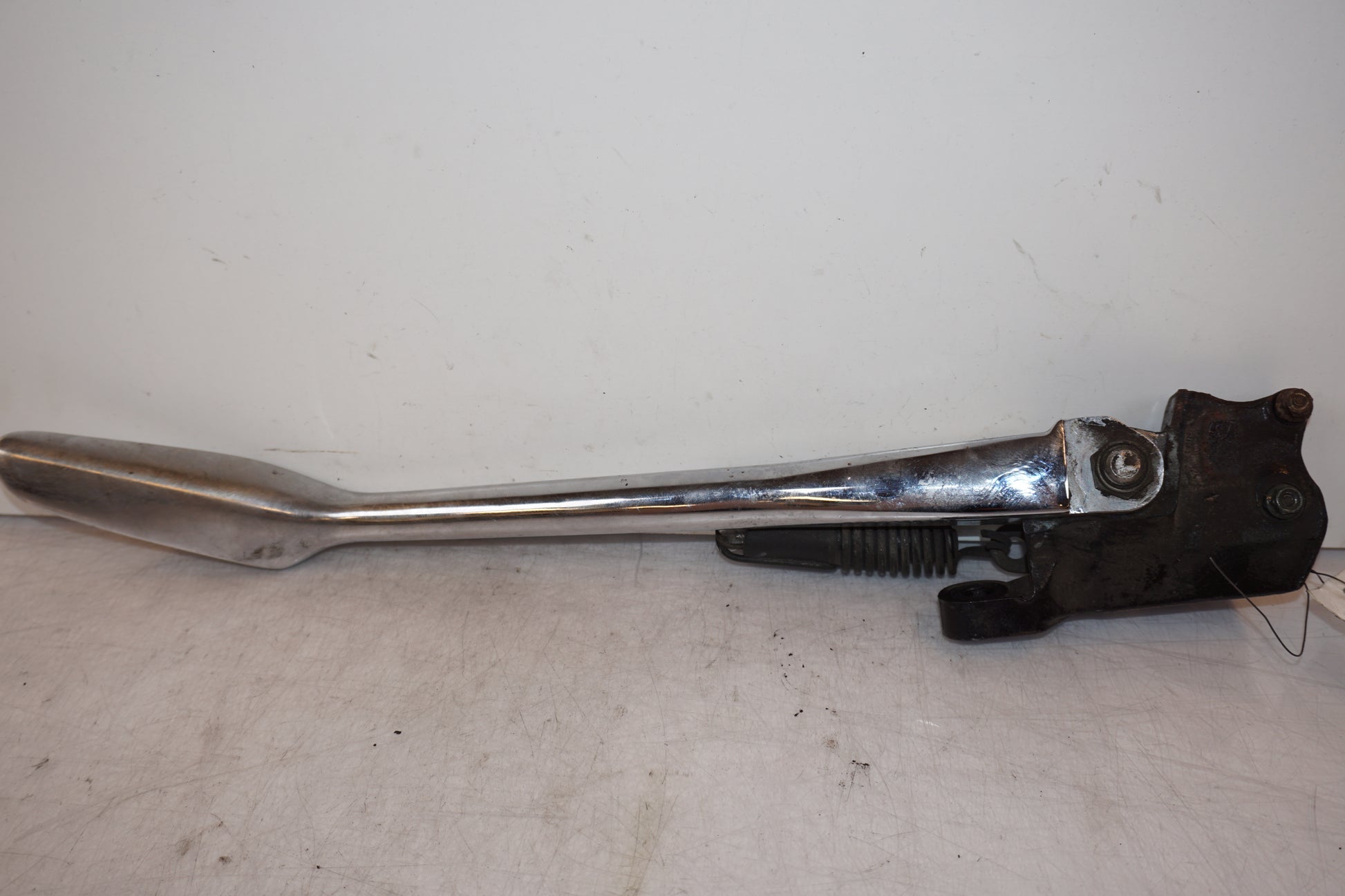 Framsidan på Sidostöd från en Yamaha XV 1700 -2003 motorcykel.