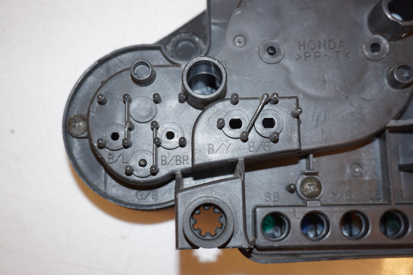 Extrabild1 på Instrumenthus från en Honda CBR 900 RR -1996 motorcykel.