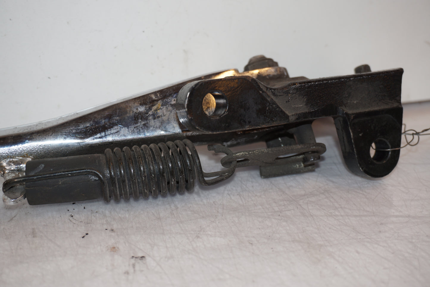 Höger sida på Sidostöd från en Yamaha XV 1700 -2003 motorcykel.