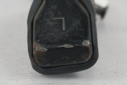 Vänster sida på Fotpinne från en Honda CBR 125 R -2005 motorcykel.