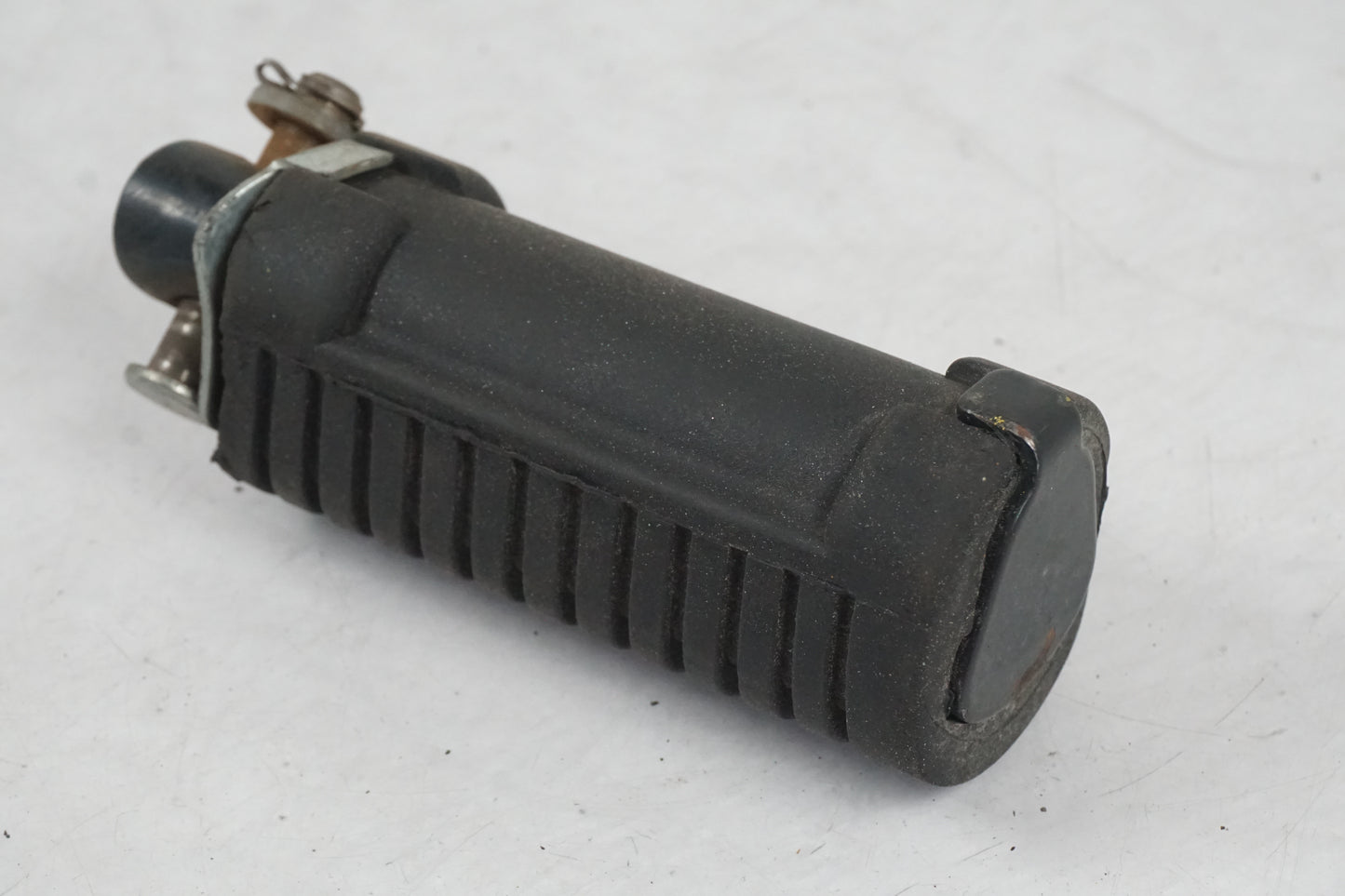 Baksidan på Fotpinne från en Honda XL 650 V -2004 motorcykel.