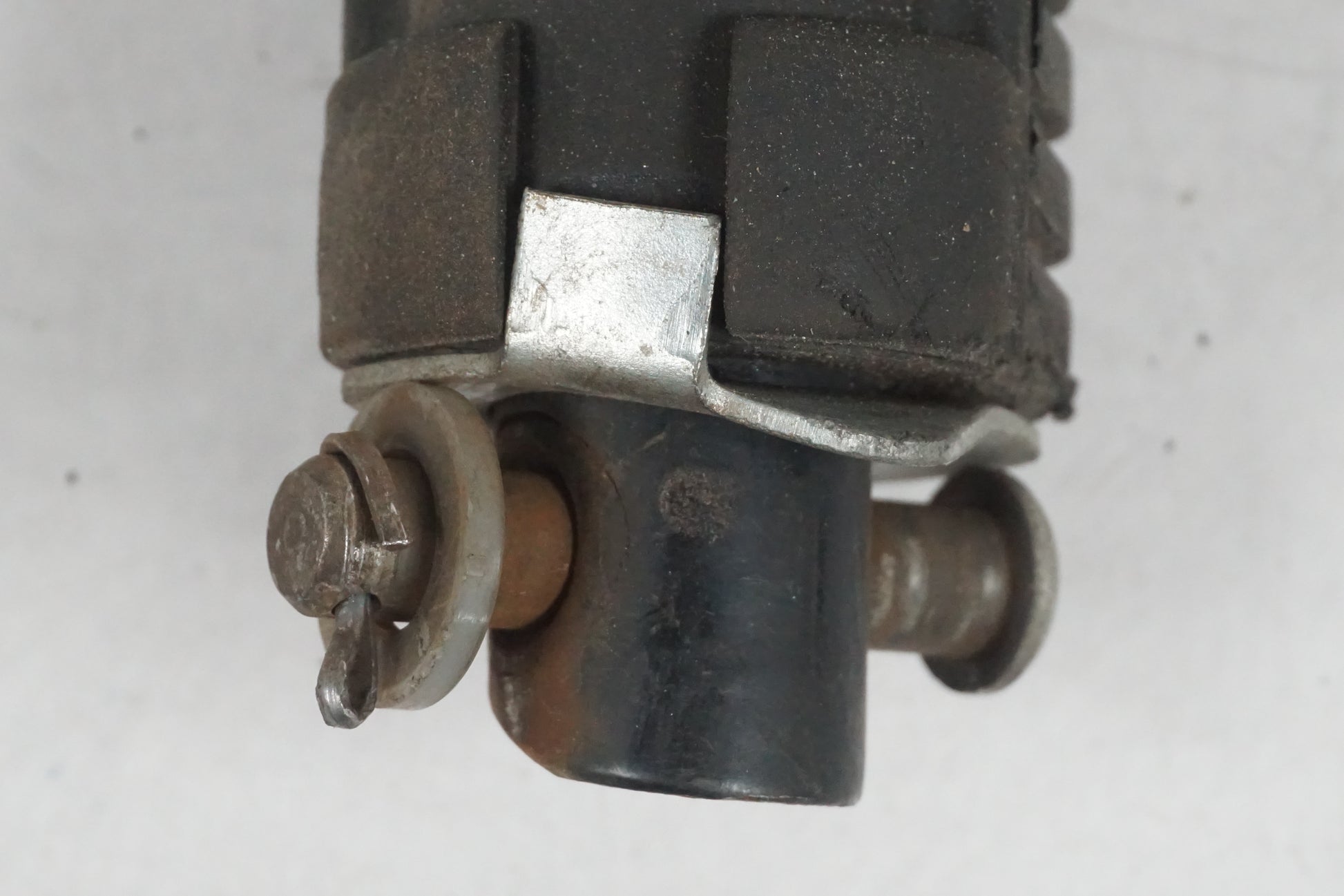 Höger sida på Fotpinne från en Honda XL 650 V -2004 motorcykel.