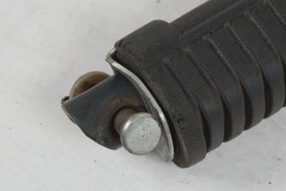 Vänster sida på Fotpinne från en Honda XL 650 V -2004 motorcykel.