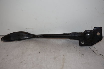 Framsidan på Sidostöd från en Honda VT 750 -2008 motorcykel.