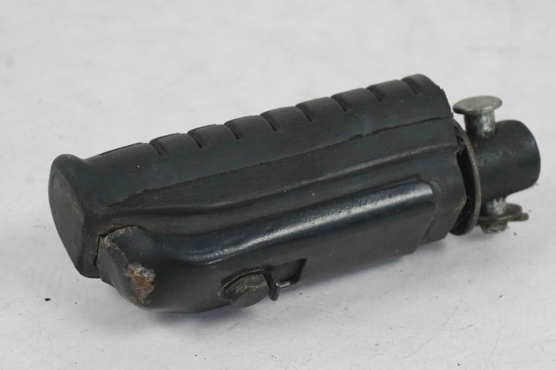 Höger sida på Fotpinne från en Honda CBF 125 -2010 motorcykel.