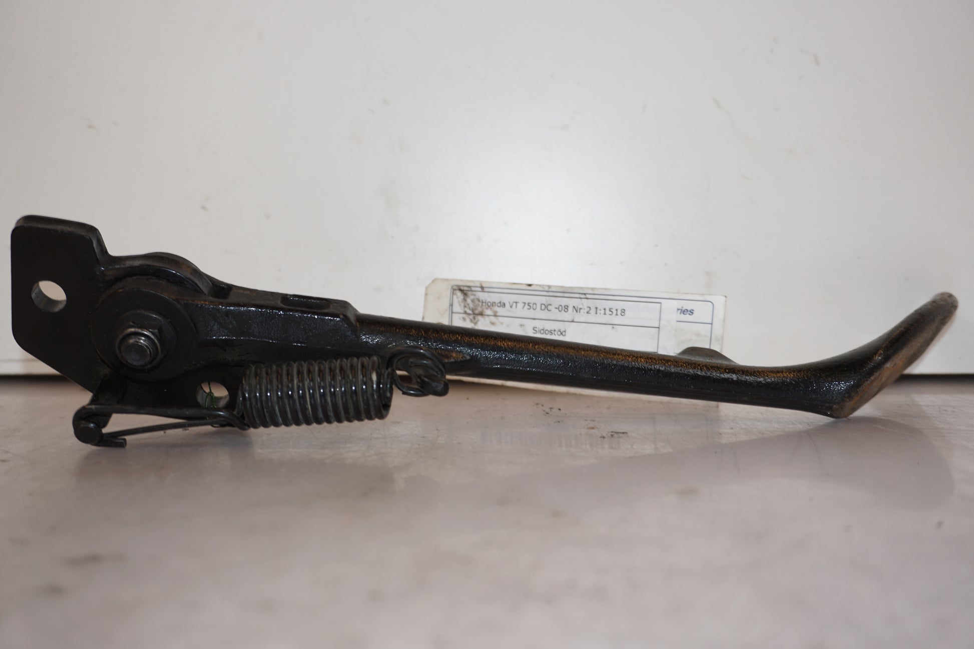 Höger sida på Sidostöd från en Honda VT 750 -2008 motorcykel.