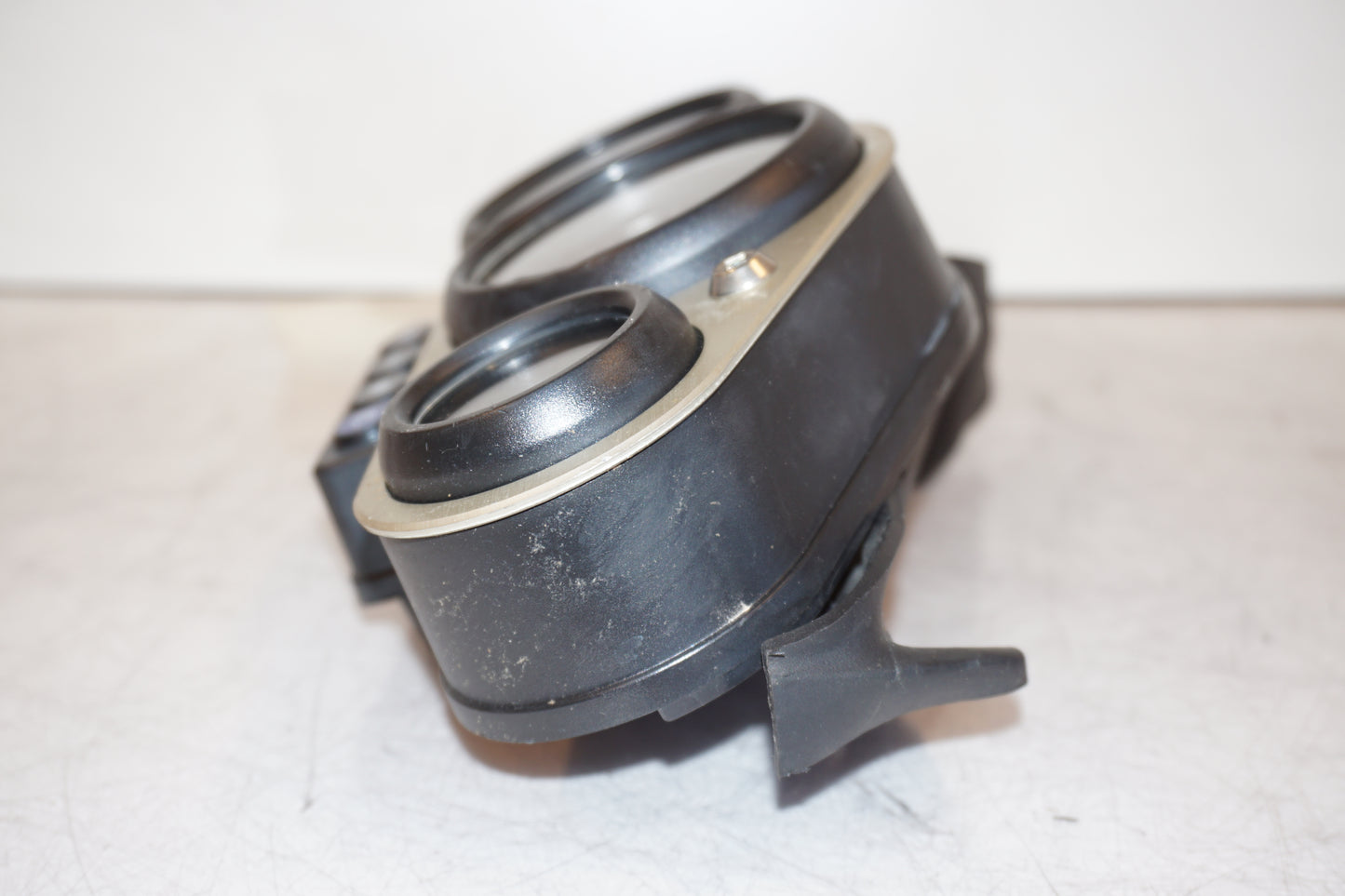 Snett uppifrån på Instrumentpanel från en Kawasaki ZX-7R -1997 motorcykel.