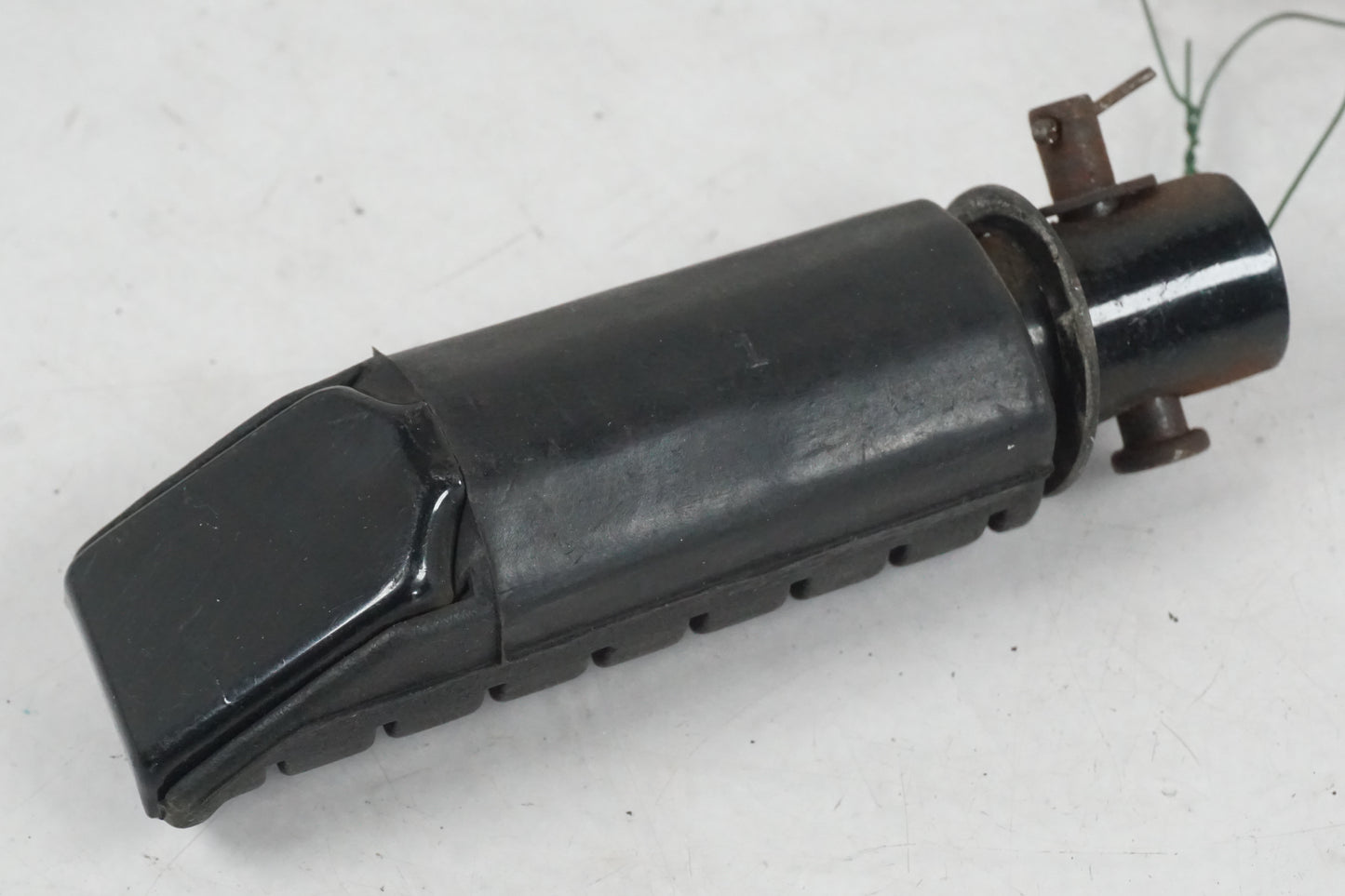 Baksidan på Fotpinne från en Honda CB 750 SF -1999 motorcykel.