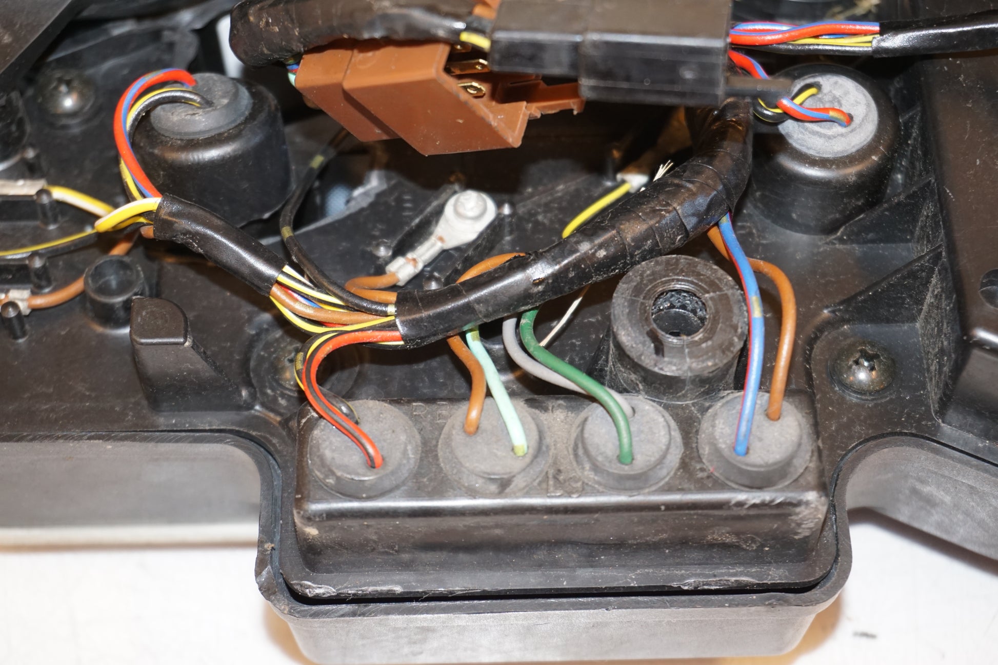 Extrabild5 på Instrumentpanel från en Kawasaki ZX-7R -1997 motorcykel.