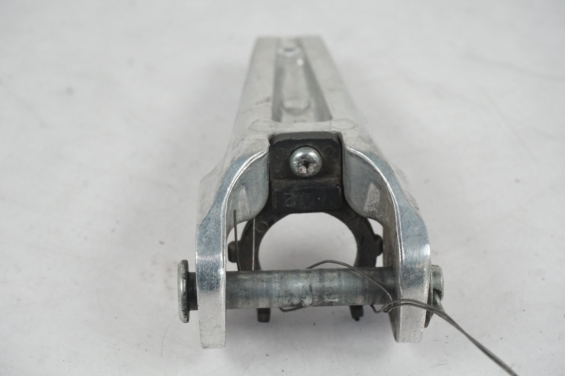 Höger sida på Fotpinne från en Honda CRF 250 -2013 motorcykel.