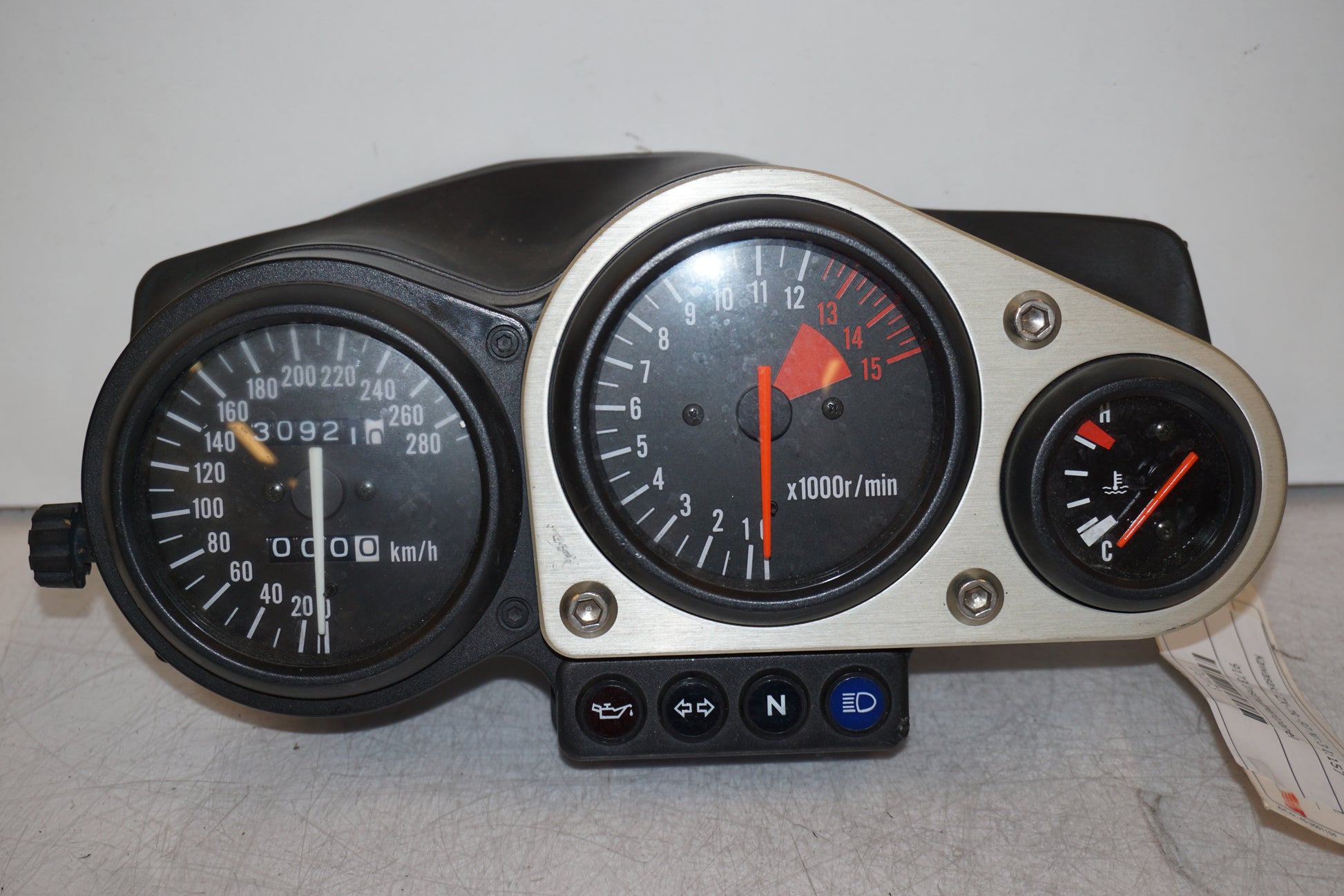 Framsidan på Instrumentpanel från en Kawasaki ZX-7R -1997 motorcykel.