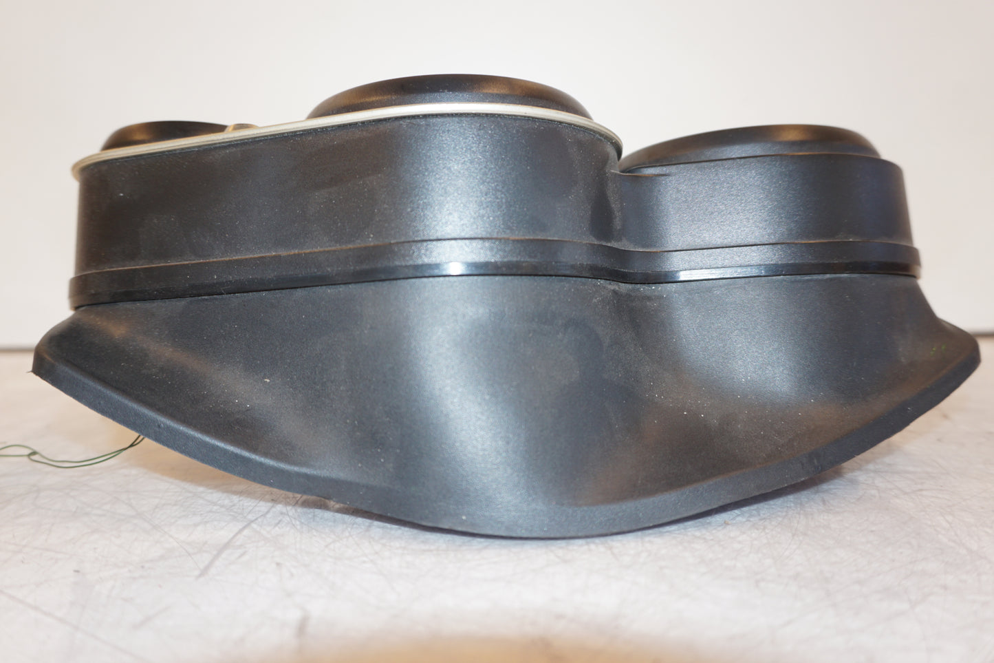 Vänster sida på Instrumentpanel från en Kawasaki ZX-7R -1997 motorcykel.