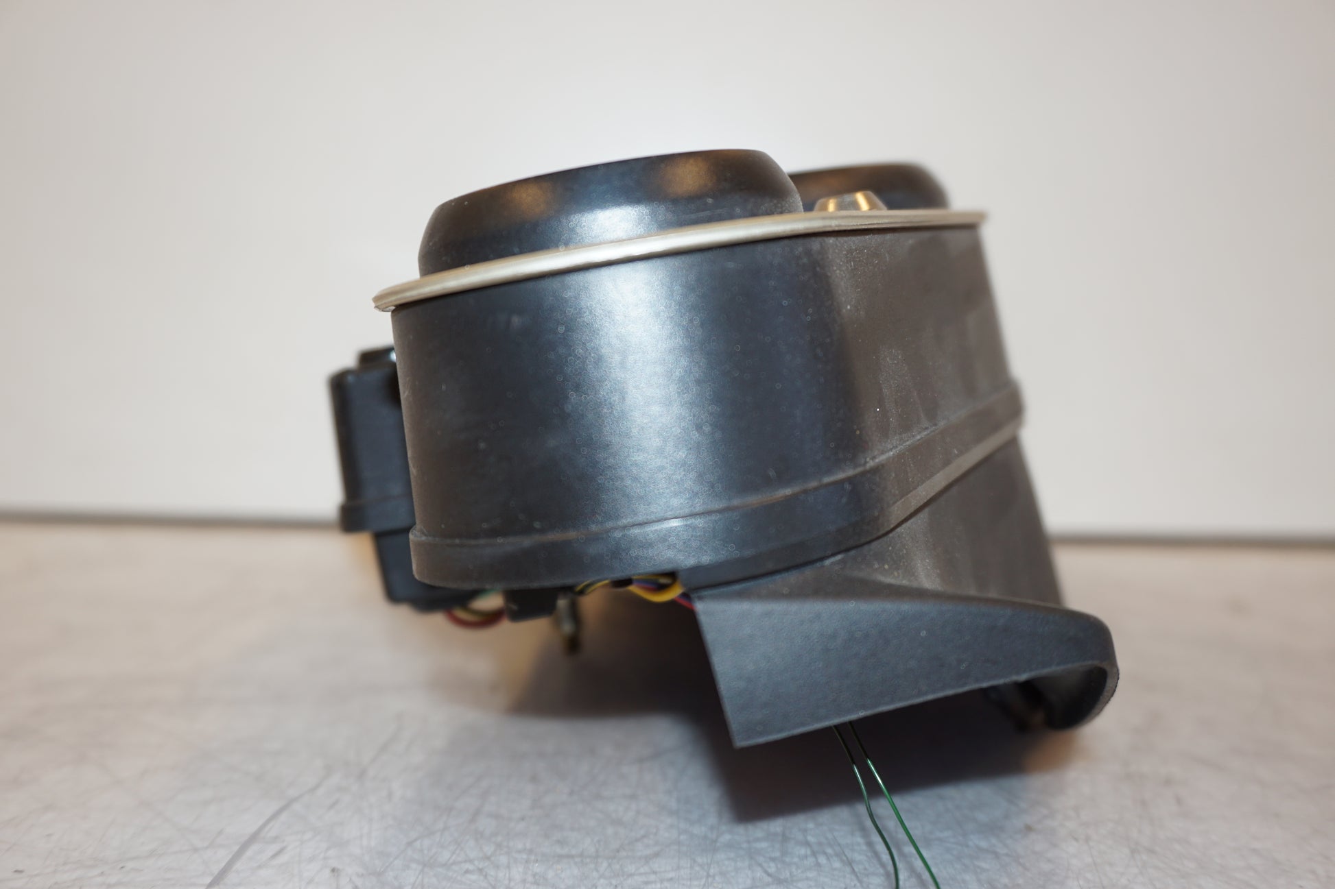 Snett uppifrån på Instrumentpanel från en Kawasaki ZX-7R -1997 motorcykel.