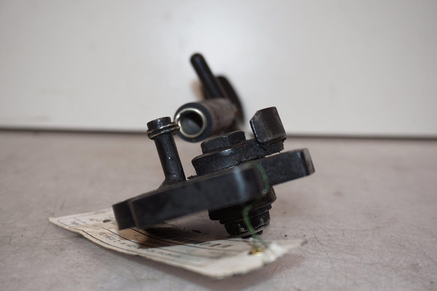 Vänster sida på Sidostöd från en Yamaha FZ-1 N -2009 motorcykel.