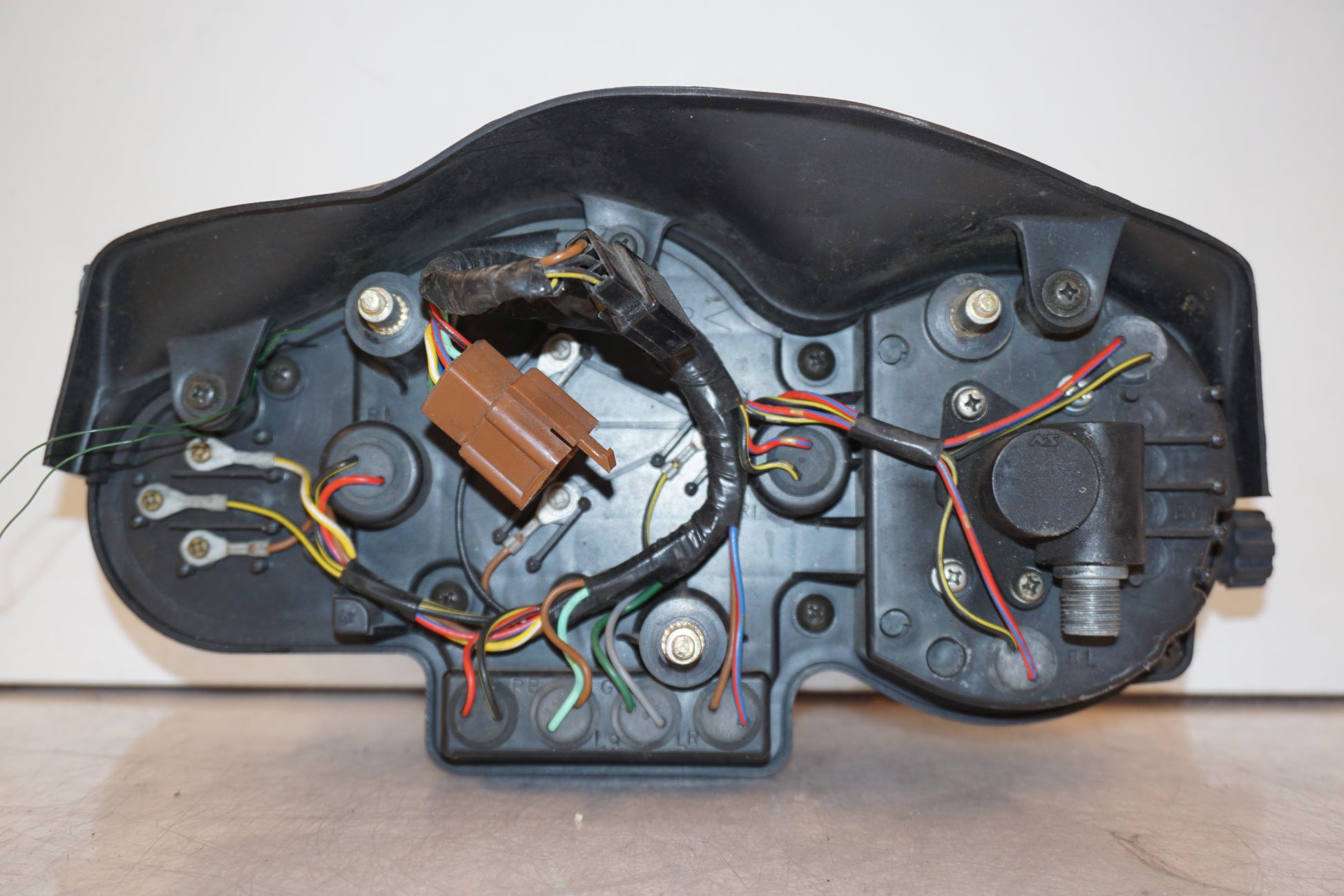 Snett nerifrån på Instrumentpanel från en Kawasaki ZX-7R -1997 motorcykel.