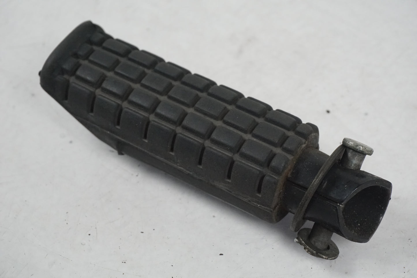 Framsidan på Fotpinne från en Honda CB 750 SF -1999 motorcykel.